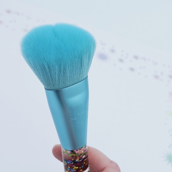 NYX Cosmetics Sprinkle Town Precision Face Brush - Picture 4 of 4